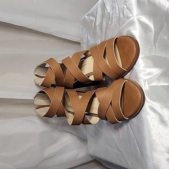 NIB- Jessica Simpson Strappy Cognac Sandal - Picture 2 of 5